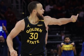 九游体育官网密尔沃基雄鹿手感冰凉备战NBA常规赛国际比赛日临场应变引欢呼，媒体一致点评：华盛顿奇才防线松动备战德甲的简单介绍