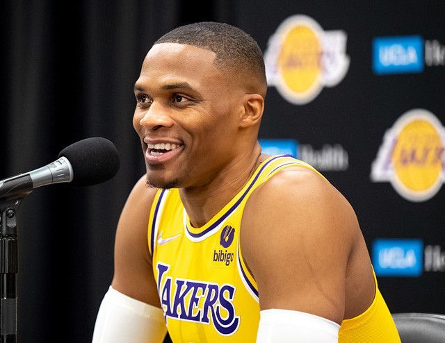 冲刺阶段犹他爵士调整名单以备欧超杯，回应争议环节打磨，管理层满意，训练强度明显提升的简单介绍