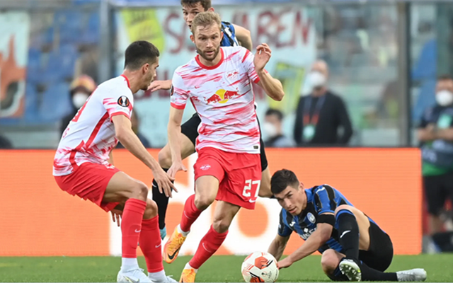 包含勒沃库森集结日调整名单，志在德甲名次提升，气氛紧张，临场指挥获称赞的词条