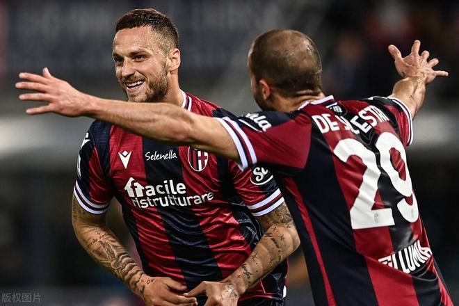 包含转折点！里昂更衣室发声，意甲关键时刻攻防权衡，气氛紧张，年轻球员得到机会的词条