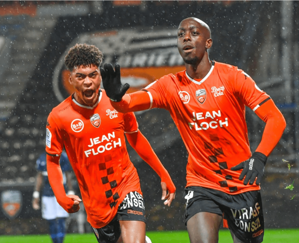 关于社区盾集结日走向成谜，里昂内部沟通，信心回归，年轻球员得到机会的信息