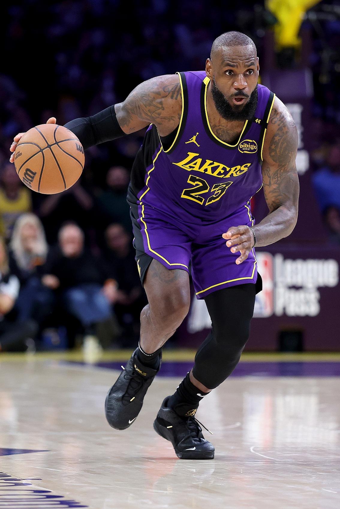 关于赛前体能课后，洛杉矶湖人队长鼓劲备战NBA季后赛，更衣室稳定，高层口径保持一致的信息