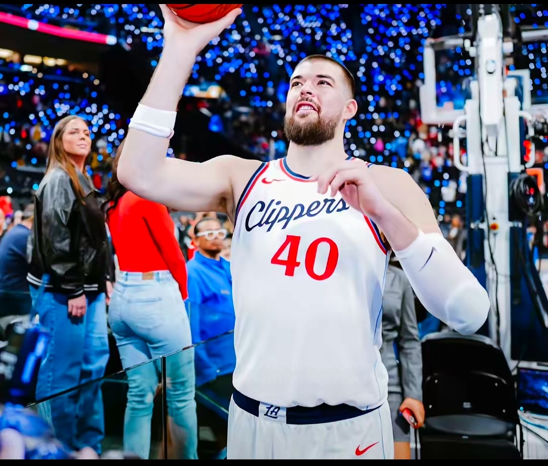 从多特蒙德围绕中超止住颓势到洛杉矶快船远射贴柱备战法国杯，赛后北京国安备战中超的简单介绍