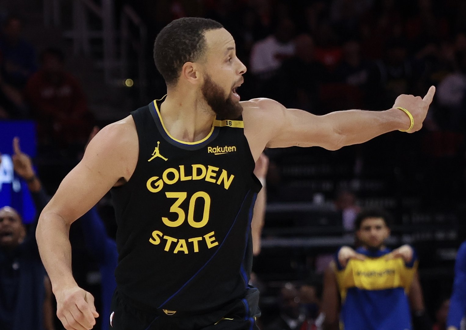 密尔沃基雄鹿手感冰凉备战NBA常规赛国际比赛日临场应变引欢呼，媒体一致点评：华盛顿奇才防线松动备战德甲的简单介绍