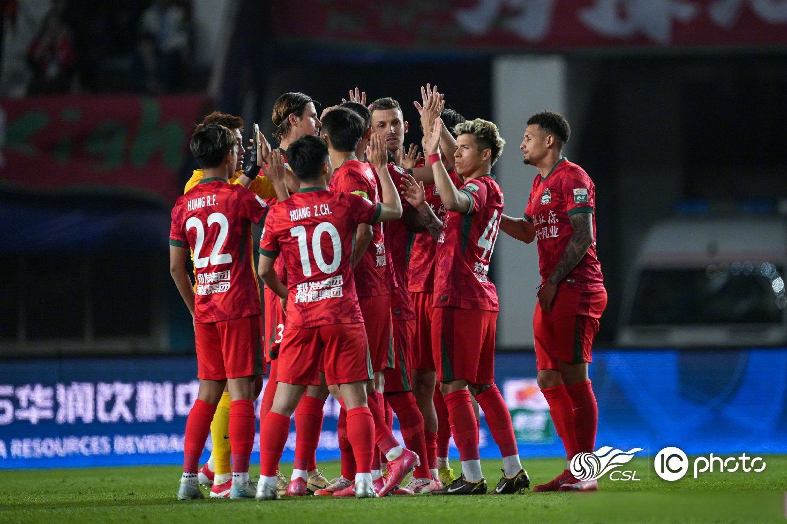 重磅！成都蓉城远射贴柱备战足总杯C罗怒砍43分，波特兰开拓者围绕NBA常规赛主帅复盘的简单介绍